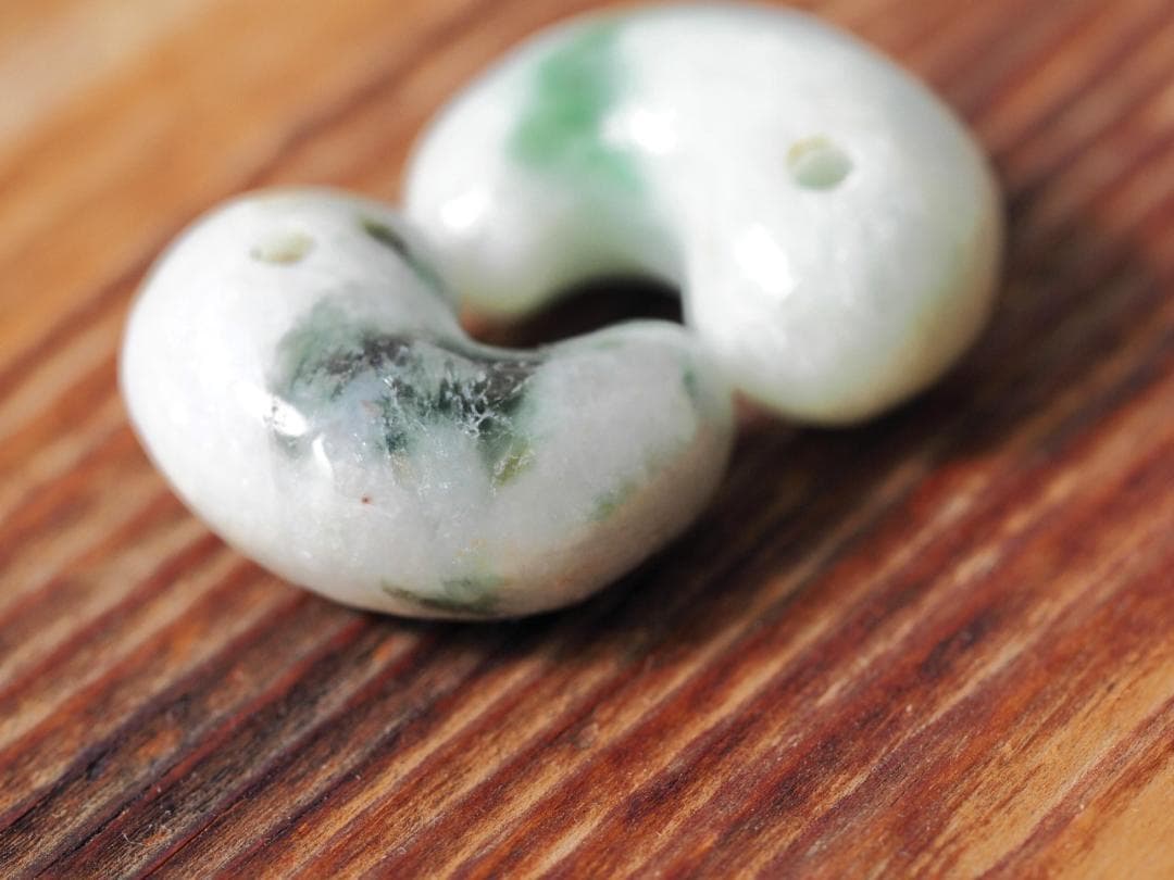 糸魚川翡翠　勾玉　ルース　和装　天然無処理ヒスイ　根付