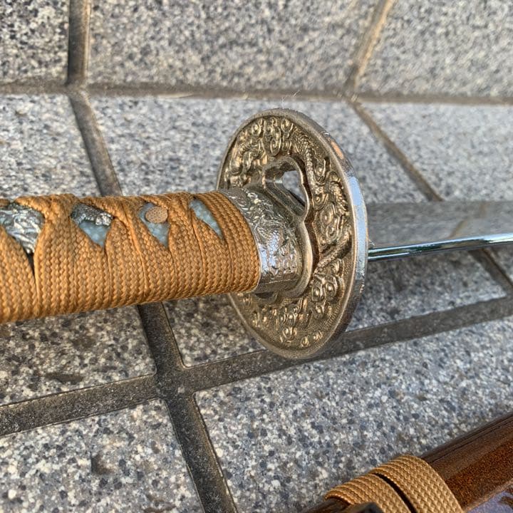 中古で1万2000円で購入しました。