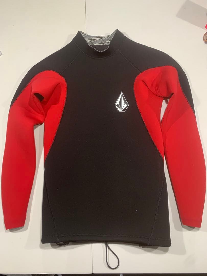 VOLCOM ブラック/レッド タッパー S ジュニア 新品、未使用品