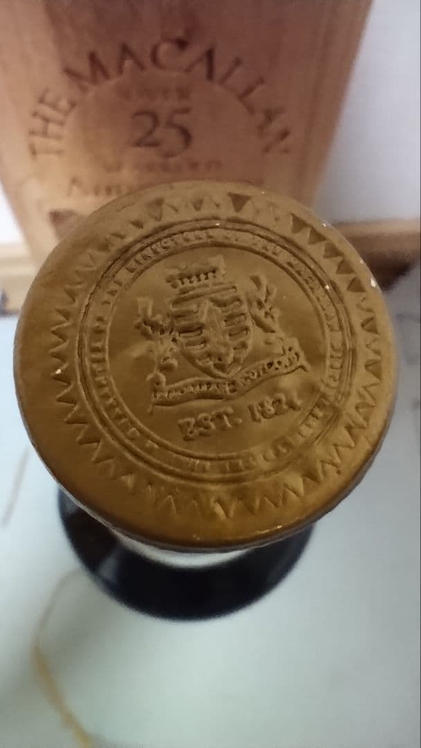 The Macallan 25年 アニバーサリー　木箱入り　（マッカラン）