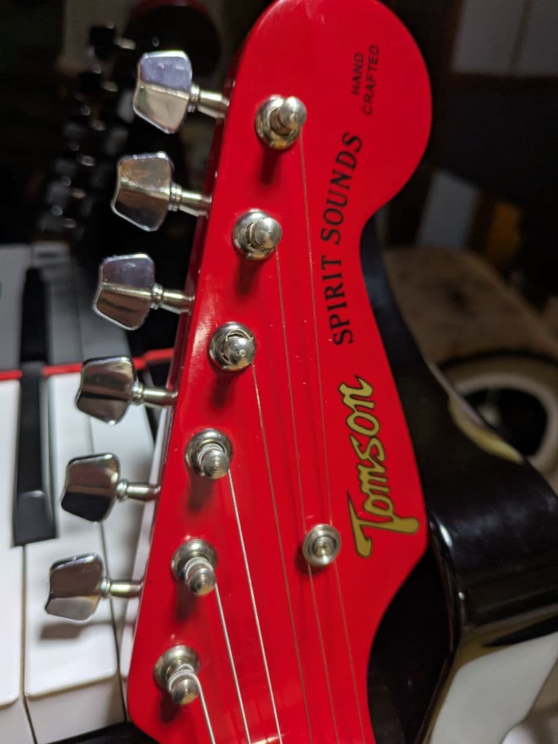 トムソン　Tomson エレキギター レッド　ストラト