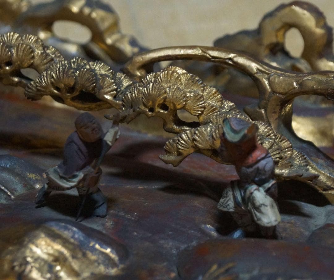 江戸末期一刀彫り高浮彫『渓流龍人物風景図』 木造彩漆金箔張る 欄間飾り立体木彫