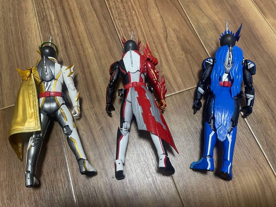 SHフィギュアーツ 仮面ライダーセイバー　ブレイズ　エスパーダ　三剣士セット