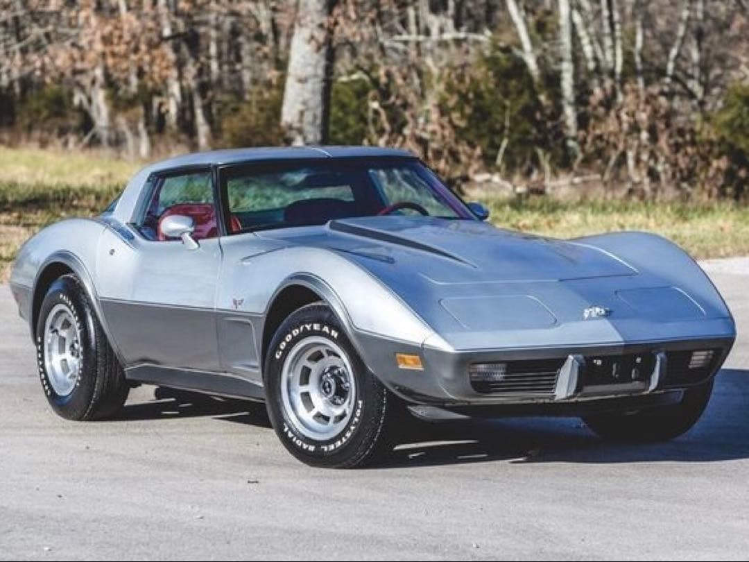 UTモデルズ 78シボレー コルベット アニバーサリー グリーンライト 1/18