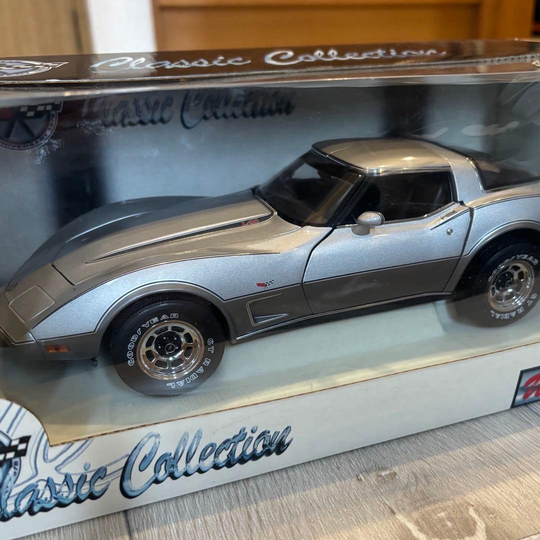 UTモデルズ 78シボレー コルベット アニバーサリー グリーンライト 1/18