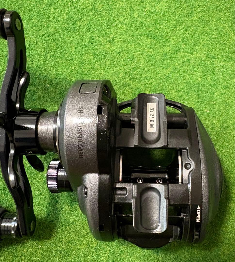 アブガルシア レボビースト40-HS 右ハンドル