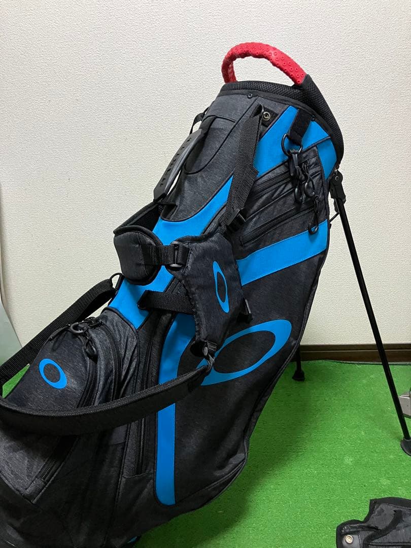 オークリー　スタンド式キャディバッグ