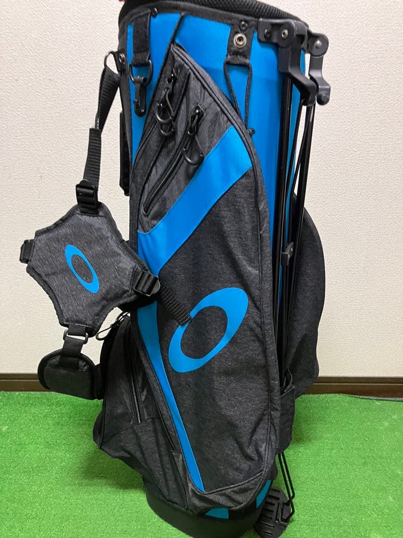 オークリー　スタンド式キャディバッグ