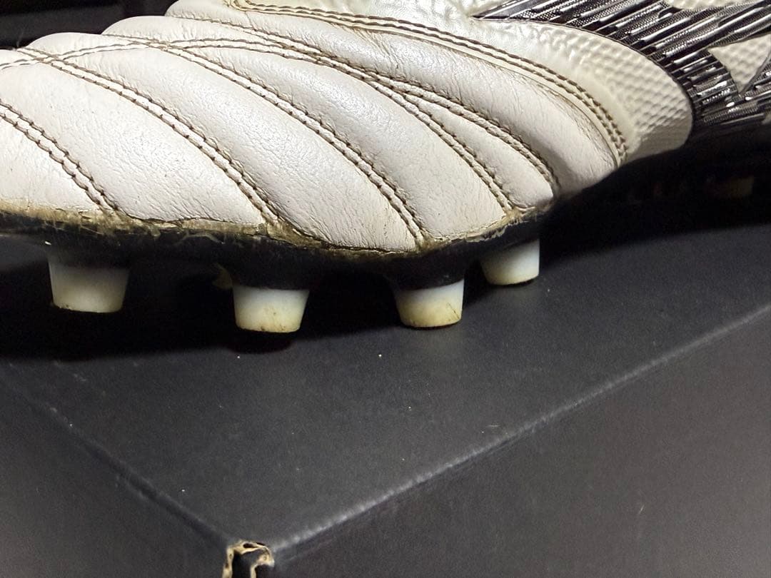 ミズノモレリア4βサッカーシューズ・スパイク ホワイト/レッド 日本製