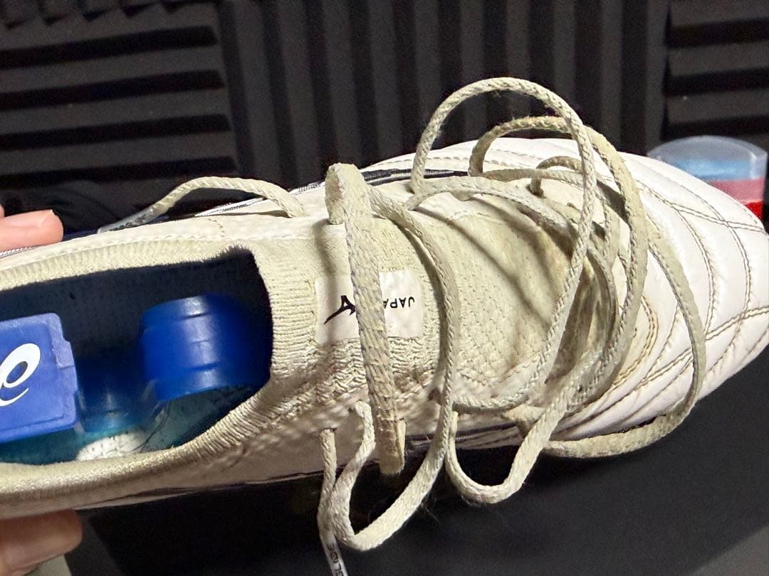 ミズノモレリア4βサッカーシューズ・スパイク ホワイト/レッド 日本製