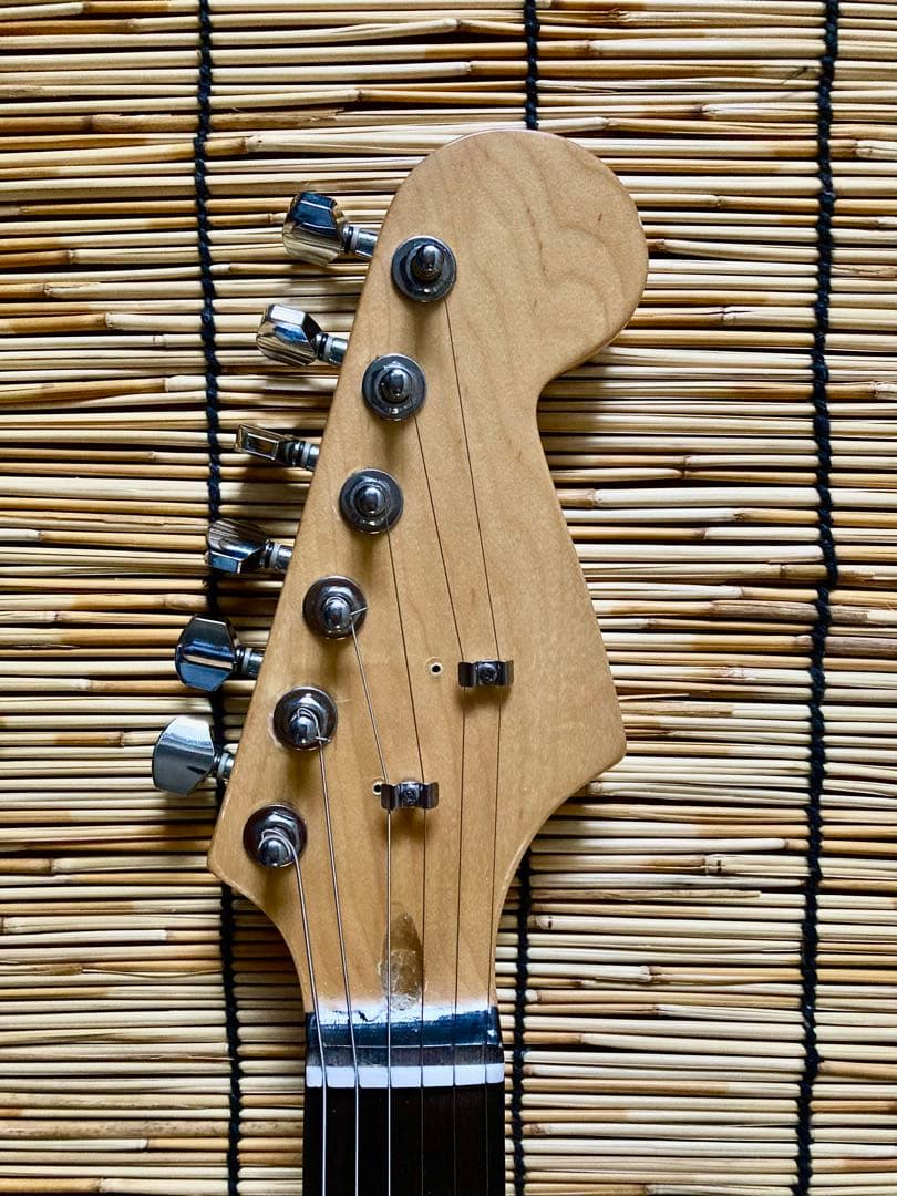 ☆再値下断行☆　ノーブランド　軽量、ネック太め、新機能満載のST