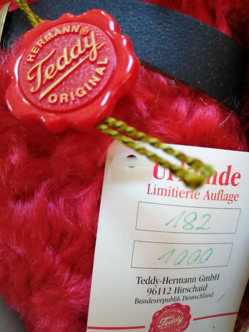 1000体限定のテディベアです。