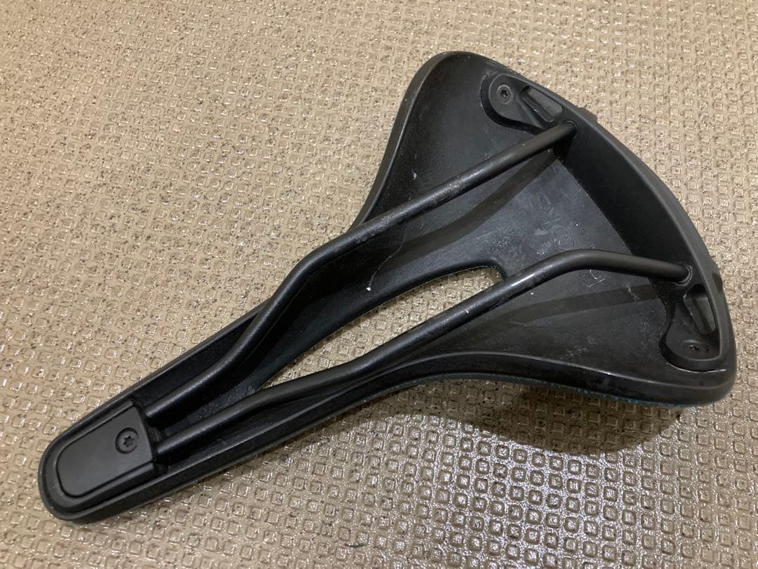 Brooks C17 Carved (octane) サドル