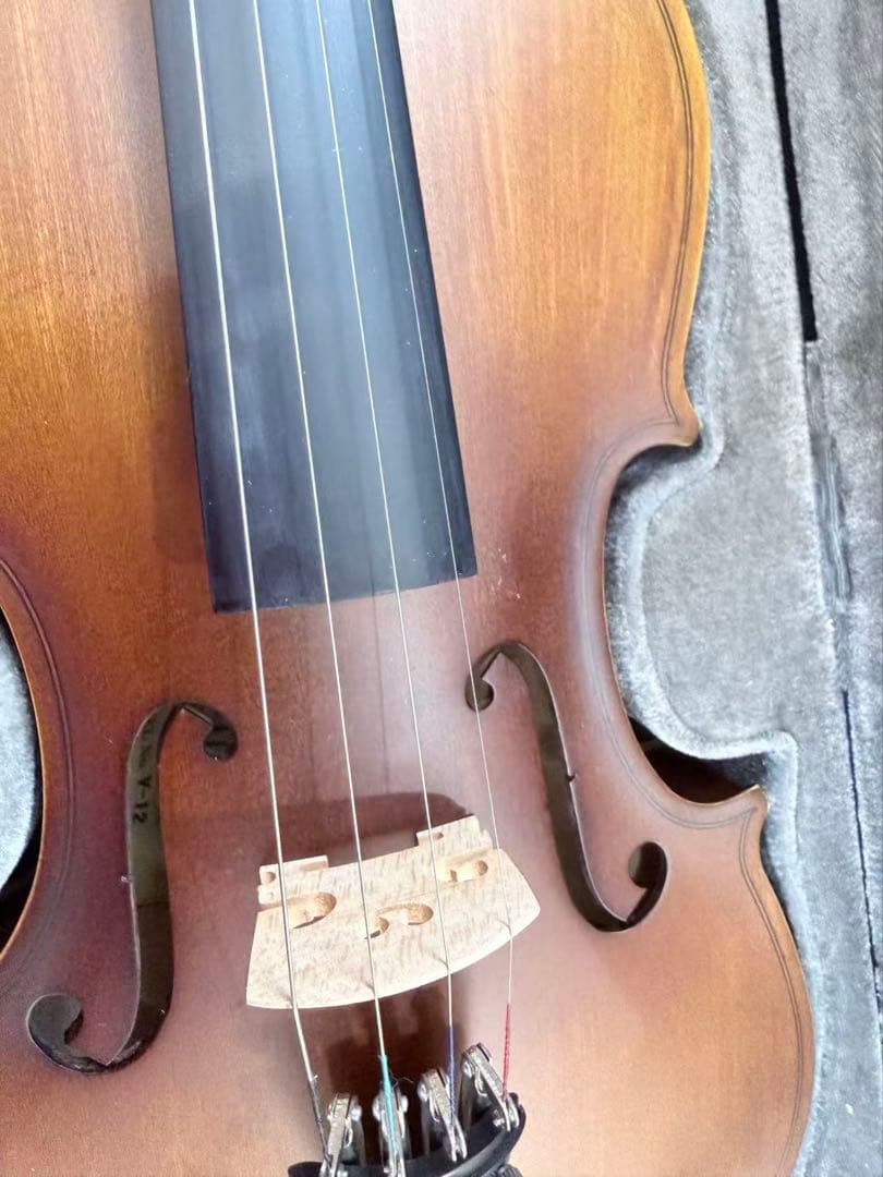 木製バイオリンと弓、ハードケース付き