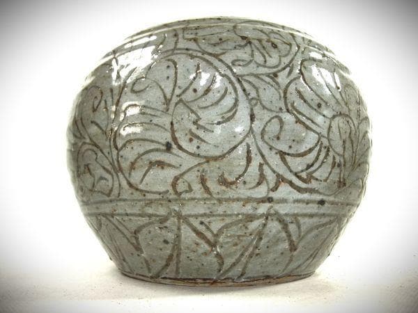 青釉 花模様 水指 陶器 信楽焼 青磁 唐草彫 水指 中郷窯 銘「郷」茶道具