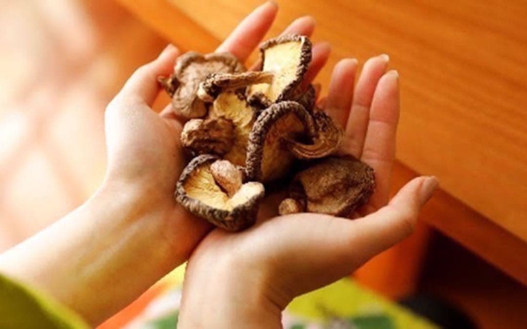 【産地直送】 乾燥椎茸　1kg 業務用　しいたけ　岩手県産　東北の味　大量