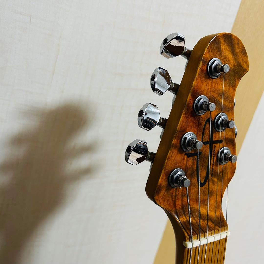 美品✨MUSICMAN olp AXIS MM-1 トレモロアーム付 キルト