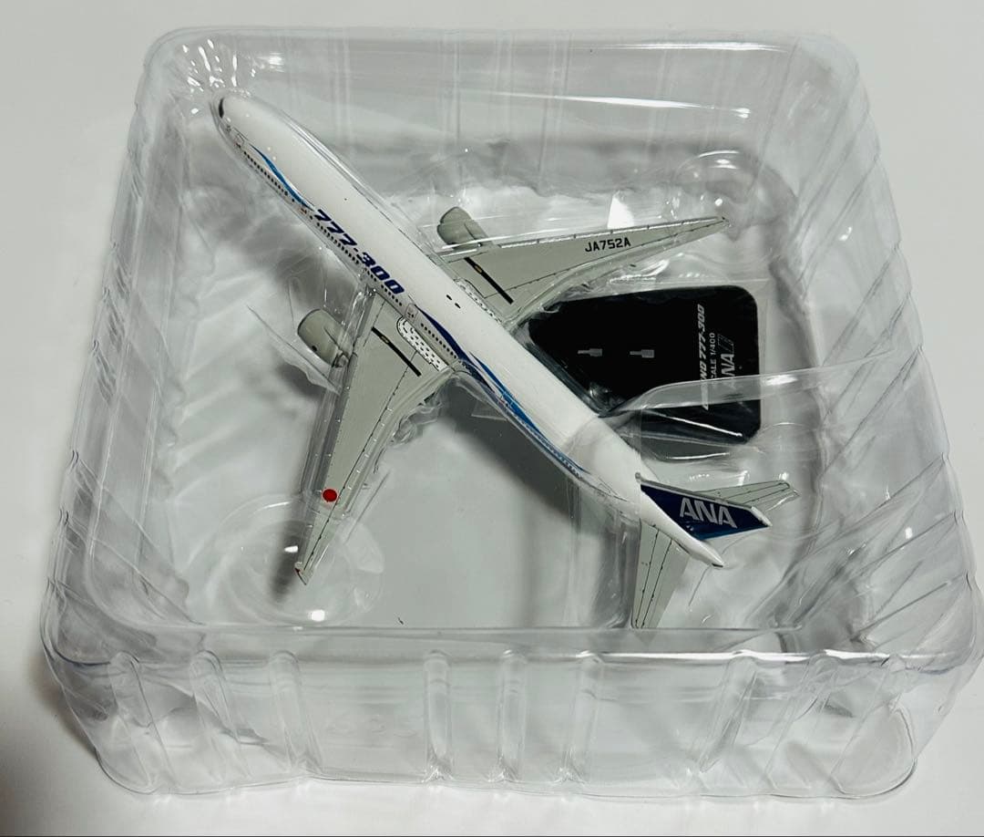 全日空商事 1/400 777-300 ANA特別塗装