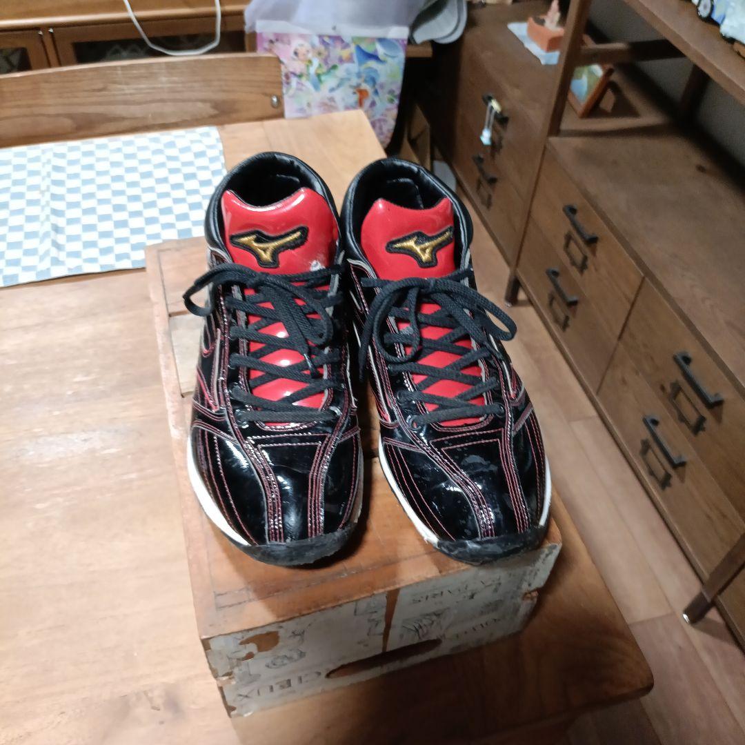 28cmミズノプロ 野球アップシューズ 黒/赤　トレーニングシューズ