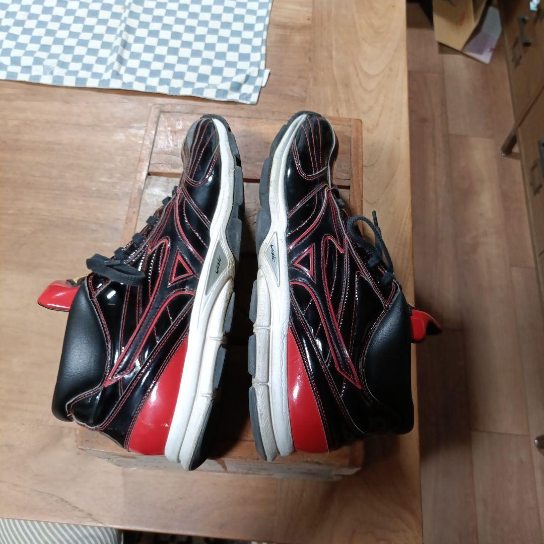 28cmミズノプロ 野球アップシューズ 黒/赤　トレーニングシューズ