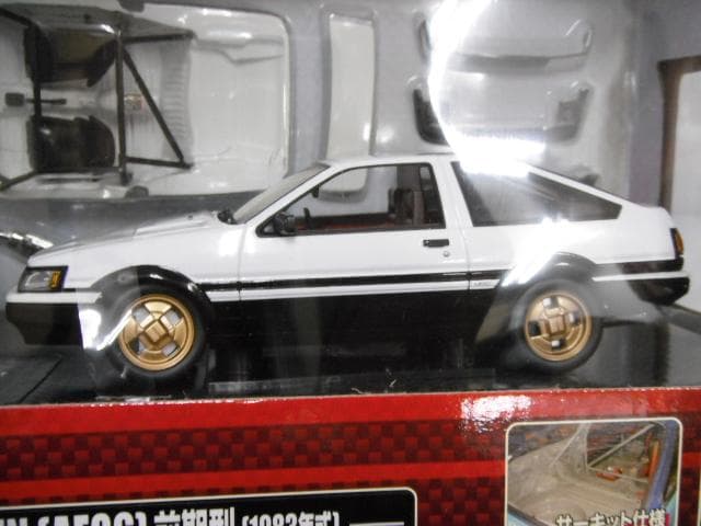 DISM 1/24 トヨタ AE86 カローラ レビン 前期 1983年式