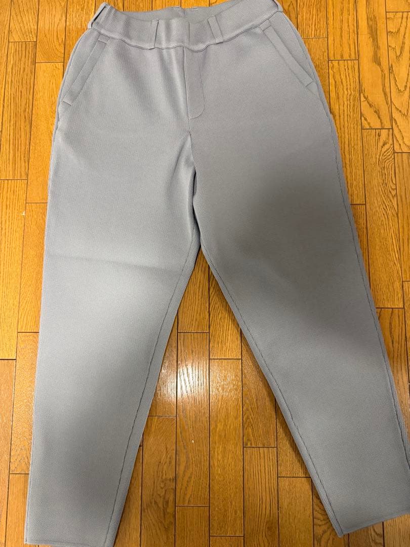 新品未使用品　muta グレー ストレッチパンツ Lサイズ