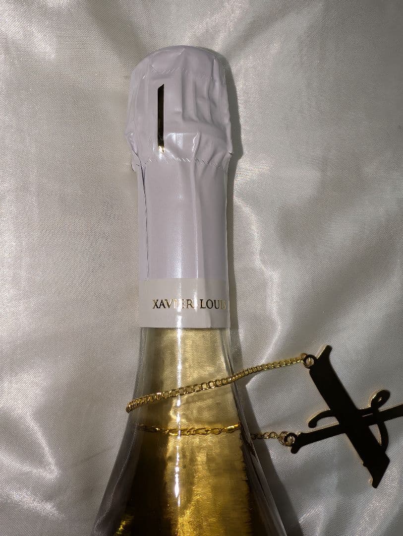 ルイ・ヴィトン シャンパン 新品箱付き、チャーム、光るボトル。