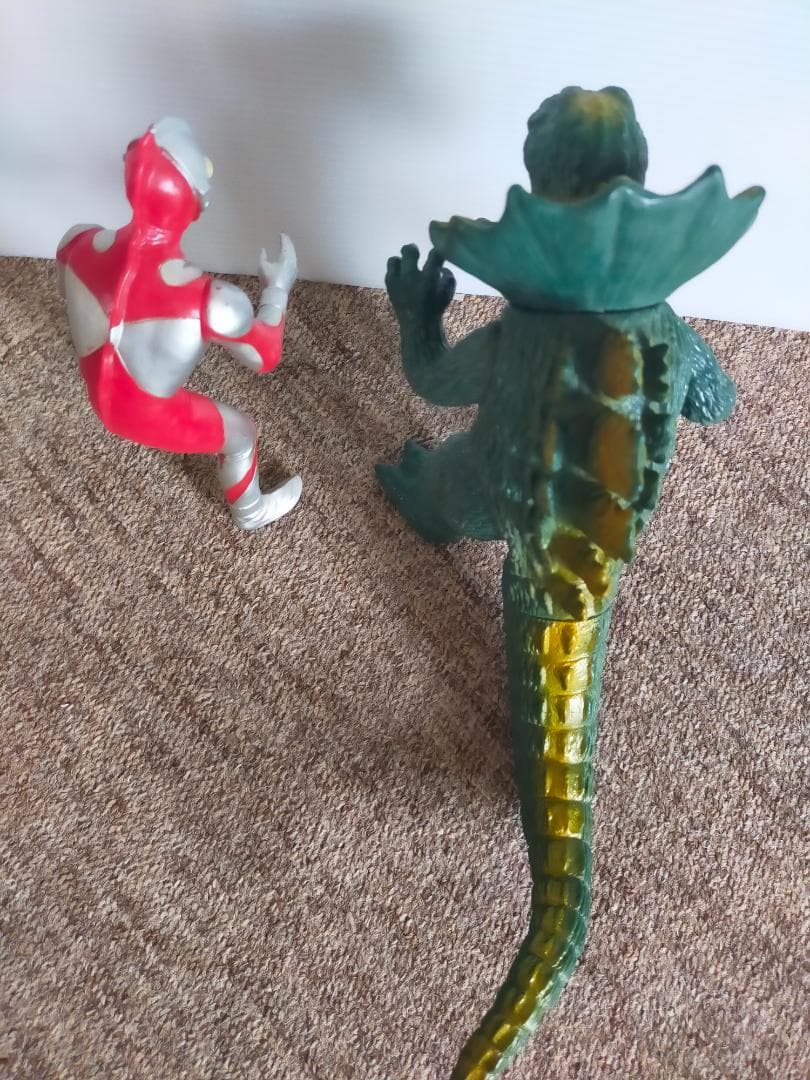 ウルトラマン、ジラース　ソフビ２体　(ウルトラバトルゾーン　怪獣大決戦場)