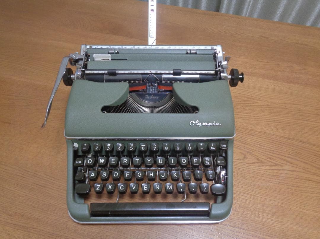 完動品　Olympia SM3 De Luxe　オリンピアタイプライター