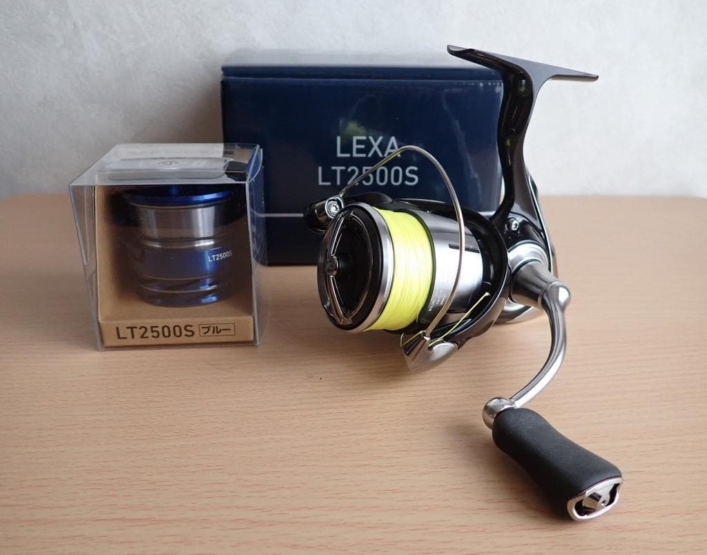ダイワ23LEXA LT2500S PE0.6号巻きSLPW青スプール付 未使用