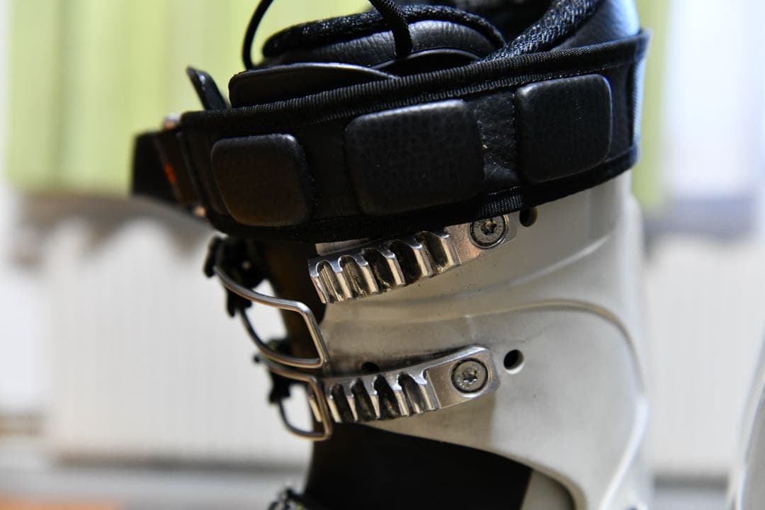 UPZ スノーボードブーツ ホワイト/ブラック