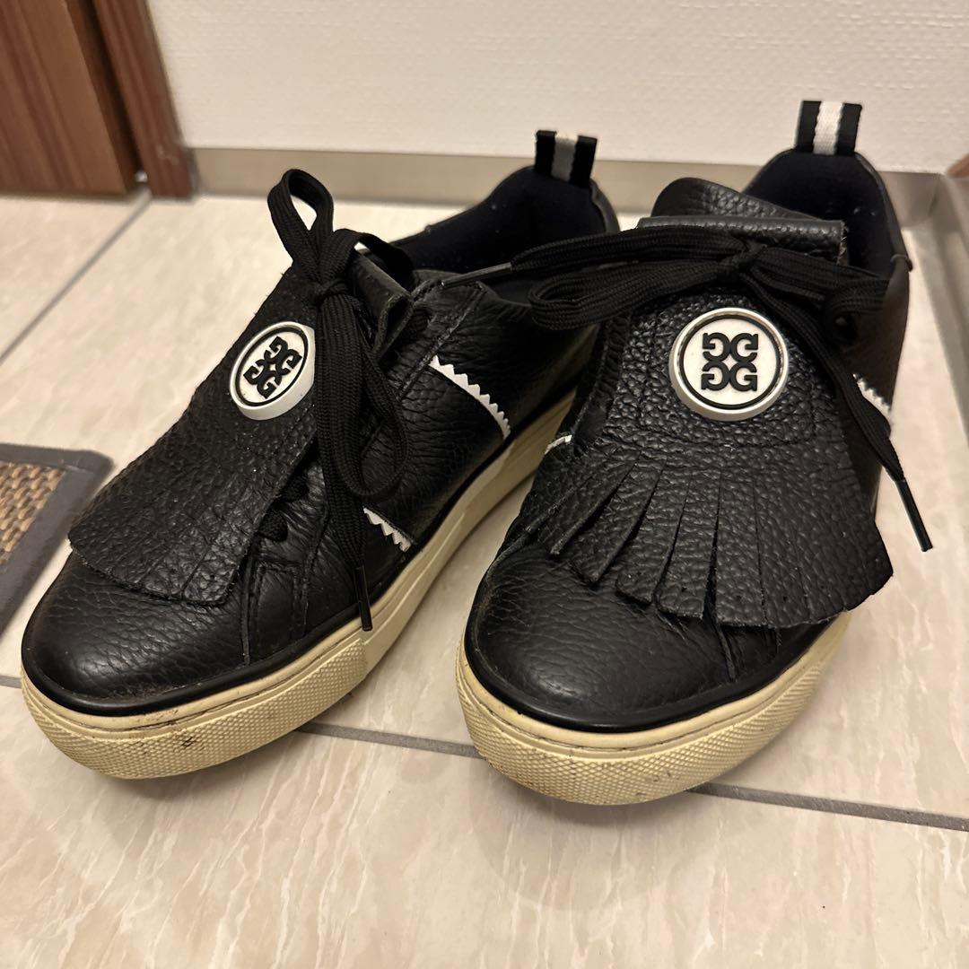 フリンジ付きブラックスニーカー