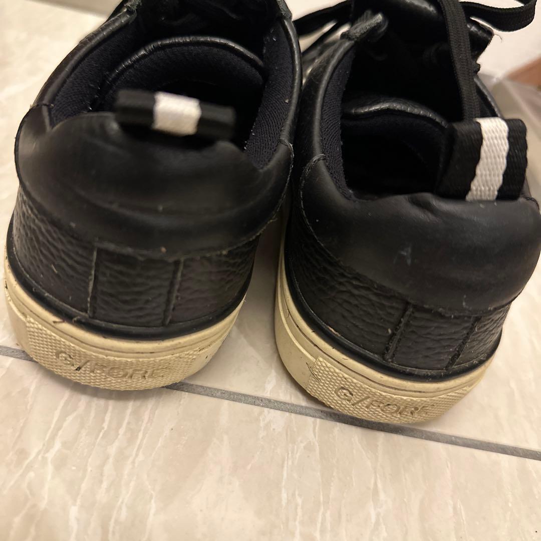 フリンジ付きブラックスニーカー