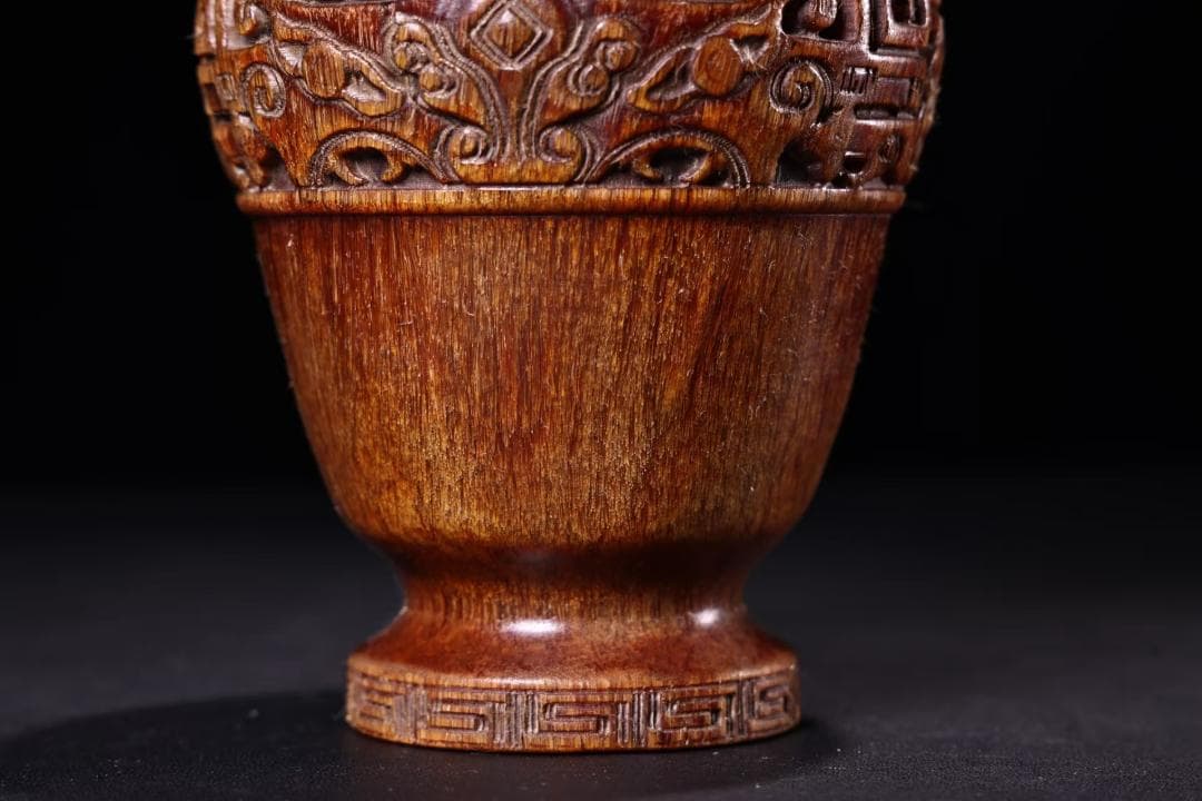 中国古美術『旧蔵 牛角花瓶』高浮彫鏨刻 老漆器箱付 極細工 置物 擺件 時代物