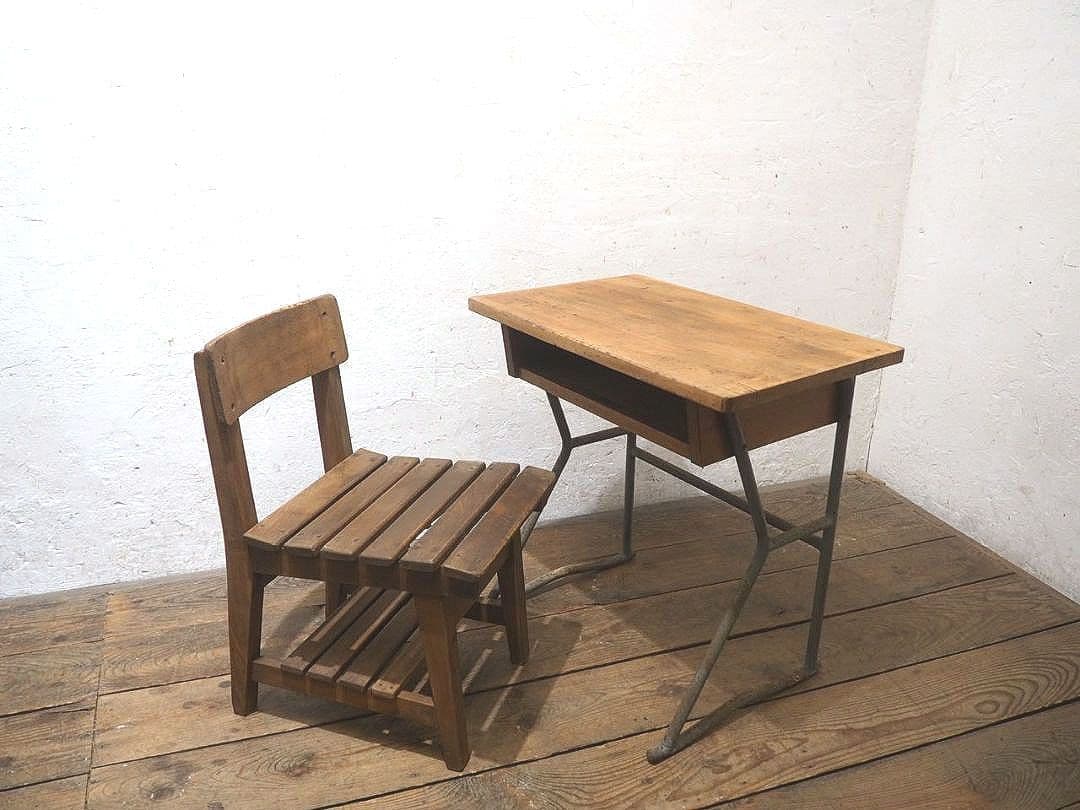 1323 ①ヴィンテージ　レトロな学校机と椅子　テーブル　イス　古家具　子供用