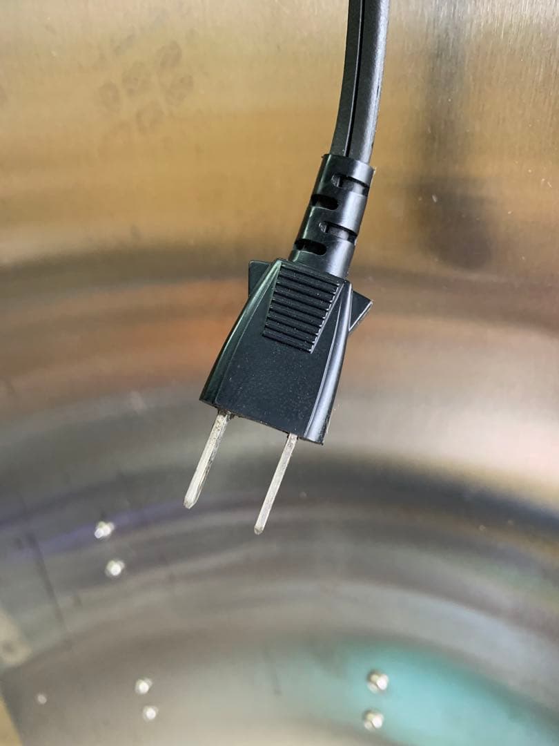 プロ用包丁、まな板殺菌庫。殺菌灯4本付き