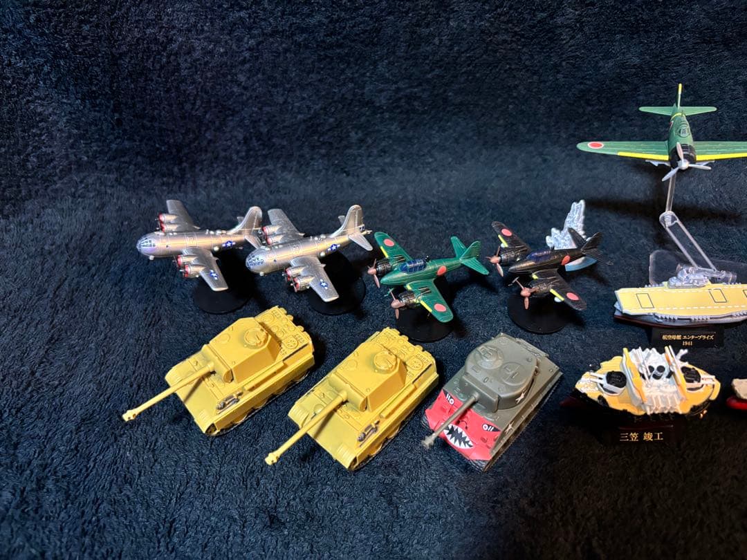 海洋堂　戦艦　空母　戦闘機　爆撃機　戦車　ガチャガチャ