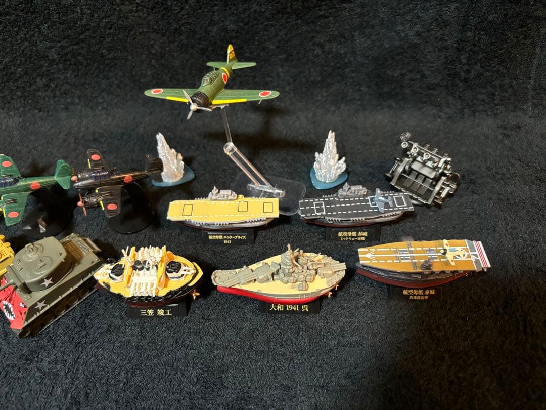海洋堂　戦艦　空母　戦闘機　爆撃機　戦車　ガチャガチャ