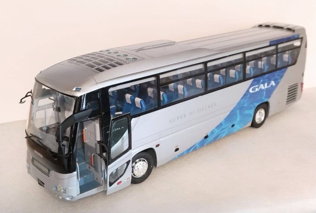 1/32 いすゞガーラスーパーハイデッカ 素人組立品
