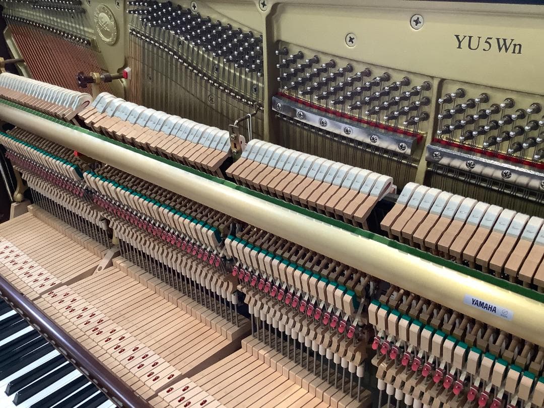 ★58971【アップライトピアノ】YAMAHA　YU5Wn 消音ユニット付き