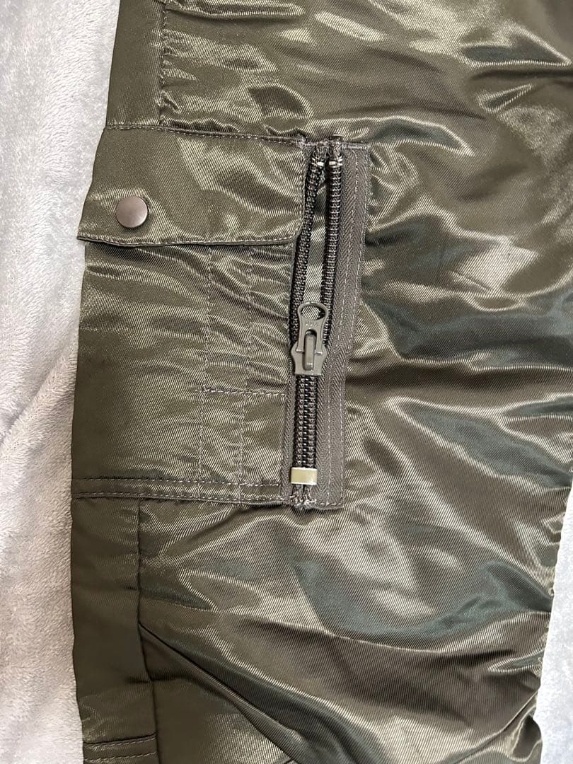 PEARLY GATES 　ナイロンパンツ(カーキ）