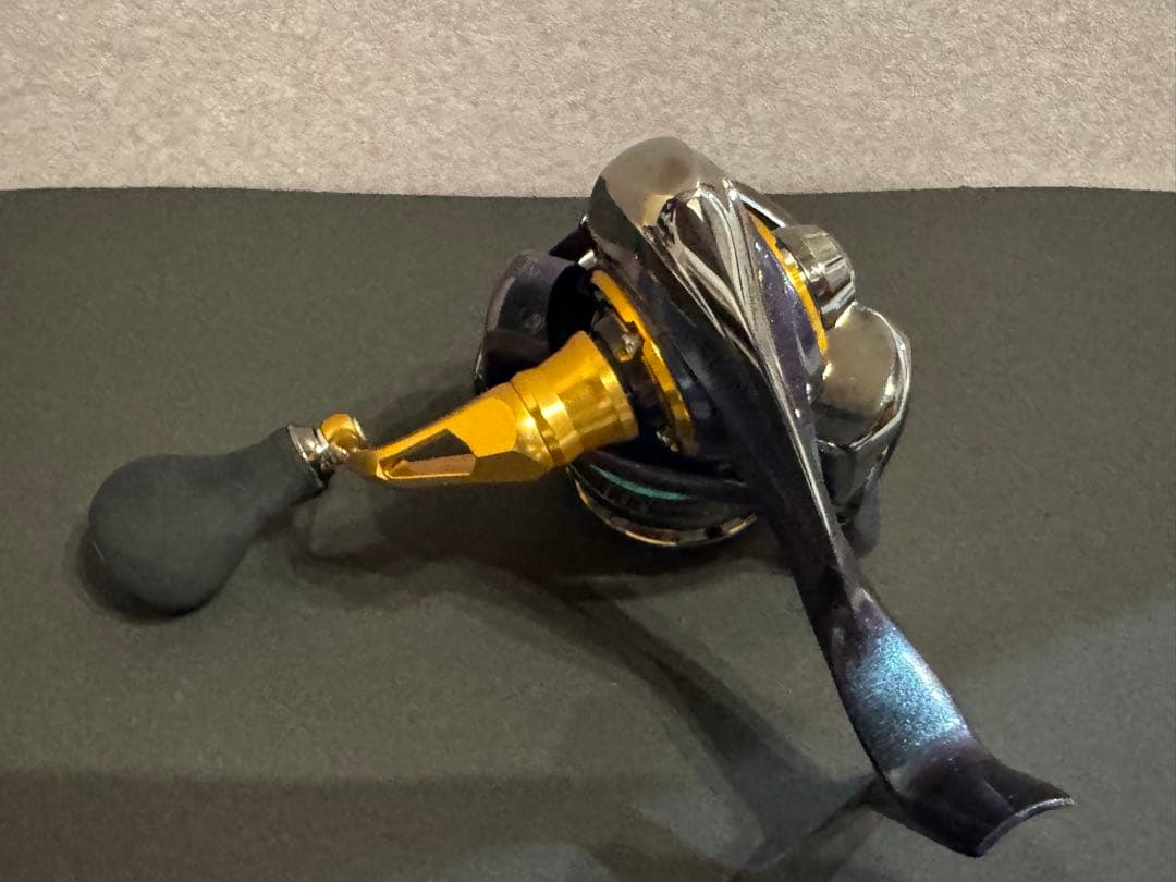 未釣行品 ダイワ 15エメラルダス AIR 2508PE-H スピニングリール