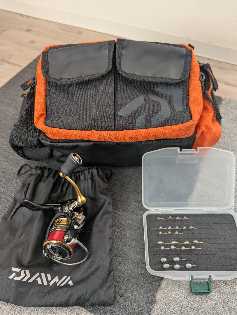 DAIWA 18レガリス2000S リール＆バッグ＆ジグヘッド