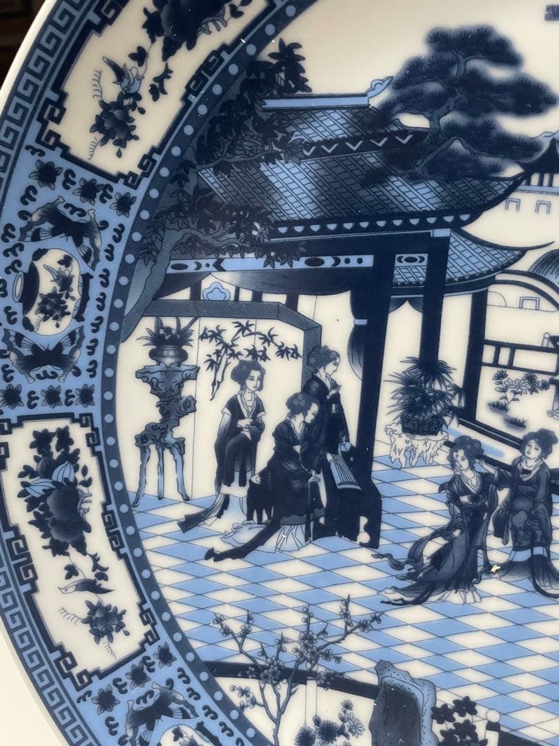 中国青と白彫刻 青花 人物物語 青花観賞皿 置物 観賞皿 。