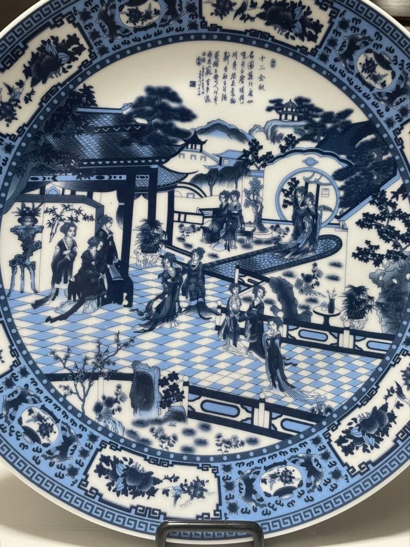 中国青と白彫刻 青花 人物物語 青花観賞皿 置物 観賞皿 。