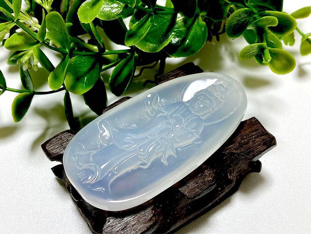 夢幻品質　秘蔵放出　神の力を授かった伝説の秘宝　古代天然白瑪瑙の観音神玉珮