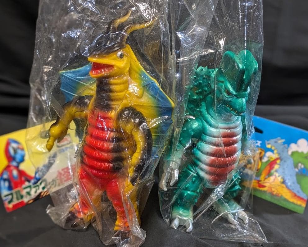 キングマイマイ成虫＆幼虫（ブルマァク復刻・怪獣郷）ソフビフィギュア２体セット