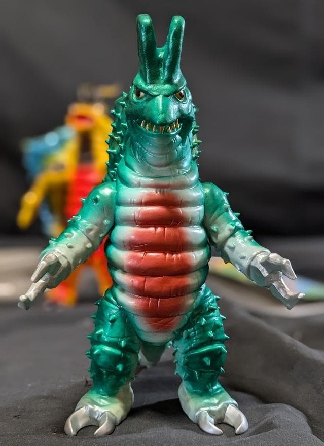 キングマイマイ成虫＆幼虫（ブルマァク復刻・怪獣郷）ソフビフィギュア２体セット