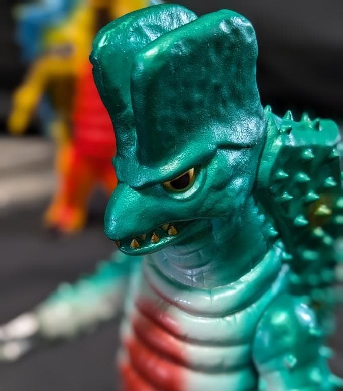 キングマイマイ成虫＆幼虫（ブルマァク復刻・怪獣郷）ソフビフィギュア２体セット