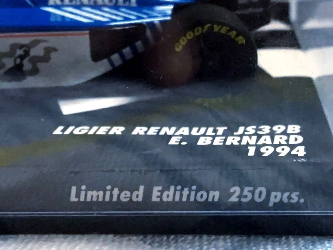 ミニチャンプス 1/43 リジェ・ルノー JS39B ベルナール 250個限定